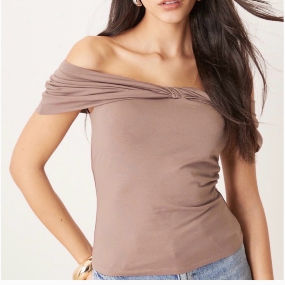 Abercrombie & Fitch Twist Front Top in Taupe